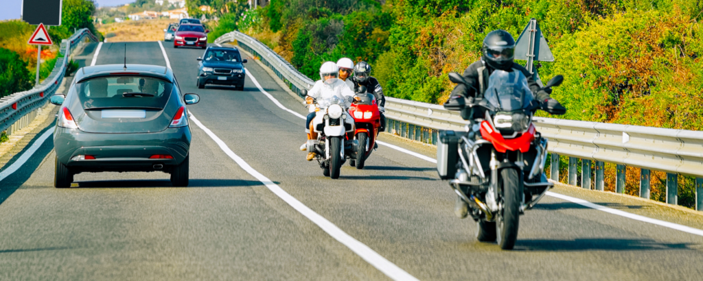 La importancia de las prácticas en carretera abierta en la formación de motoristas